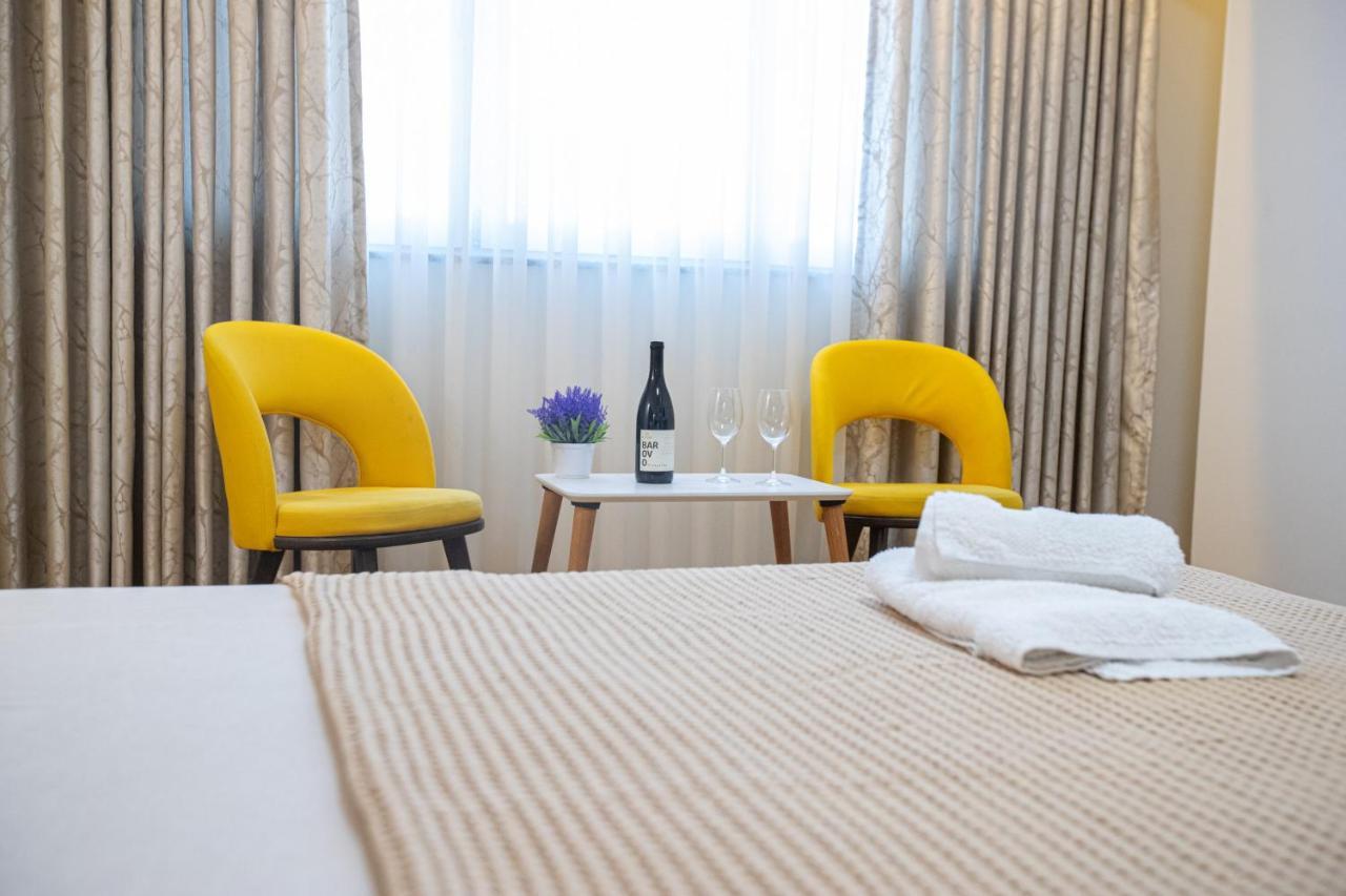 אוהריד Queens Central Apartments מראה חיצוני תמונה