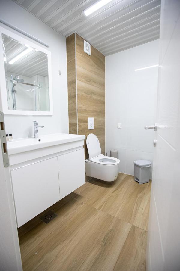 אוהריד Queens Central Apartments מראה חיצוני תמונה